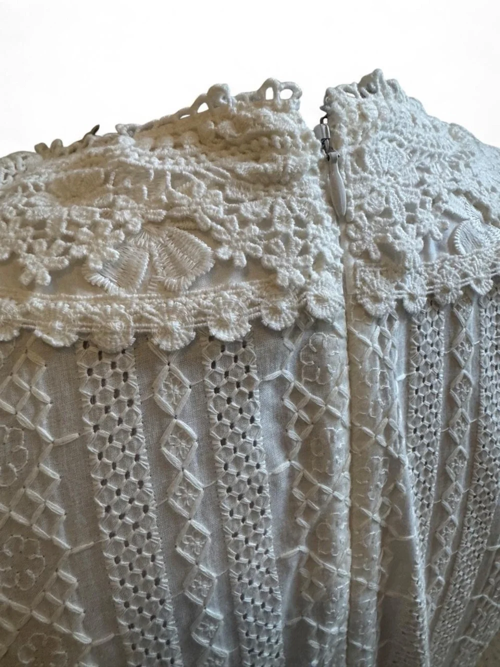 Anna Sui Ivory Lace Midi Dress with Floral Embroidery size 2 - Picture 6 of 8